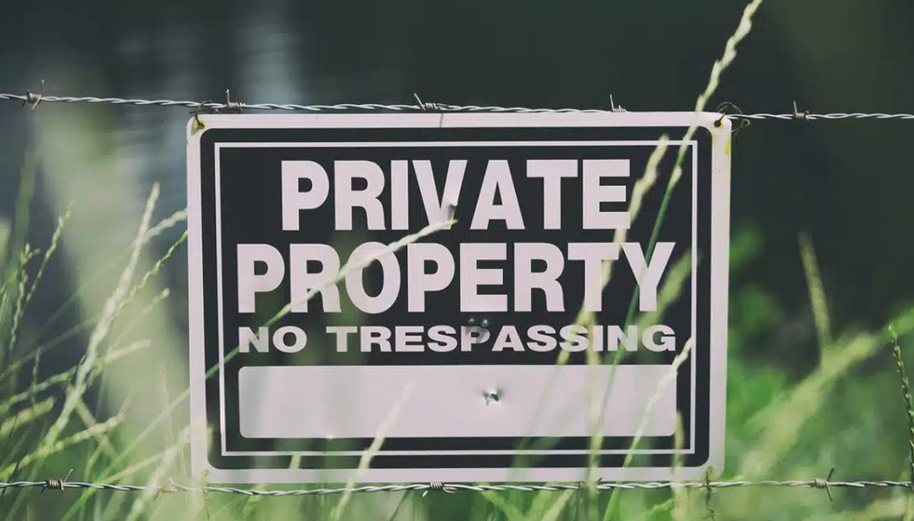 被当地政府指控“偷了”自家花园？他无奈告上法庭，赢得3万英镑