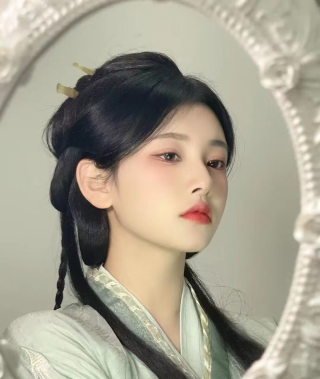 被汉服圈的“妆发”惊艳到了，比很多古装剧都用心，真好看