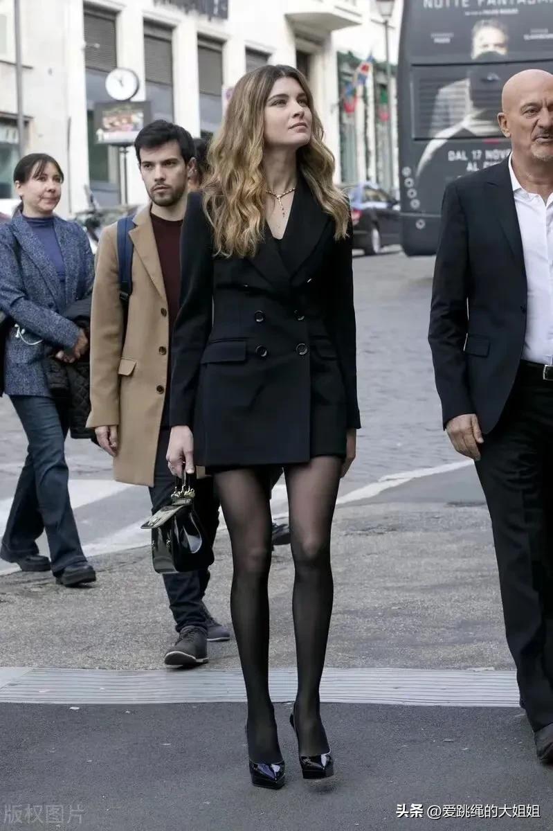 维多利亚普契尼写真图片,意大利泳装维多利亚