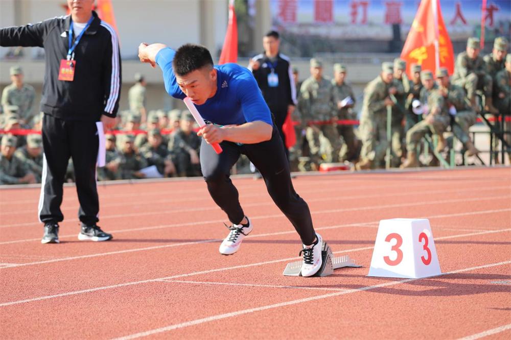 战味十足铁血男儿勇争排头兵,战味十足直击新兵训练现场