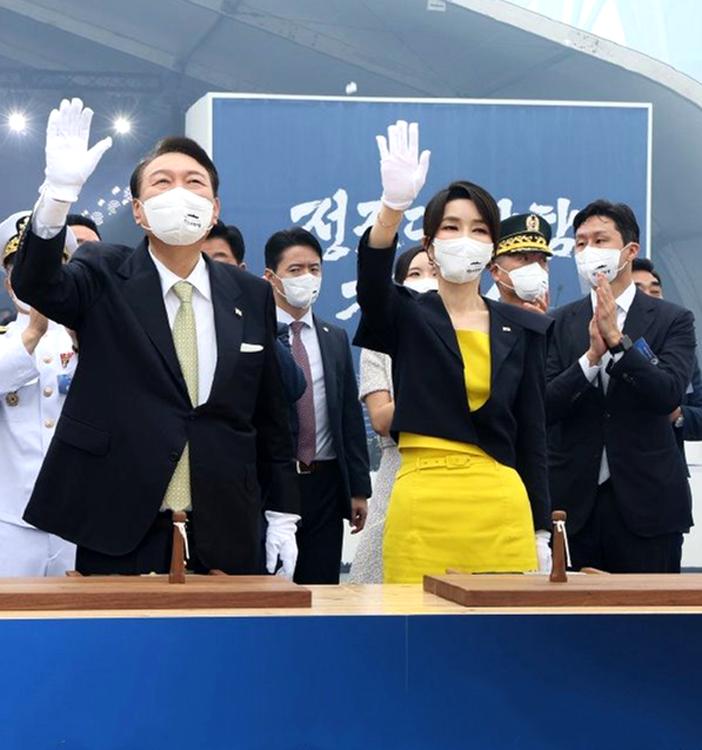 韩国夫人金建熙颜值,韩国第一夫人金建希妆容