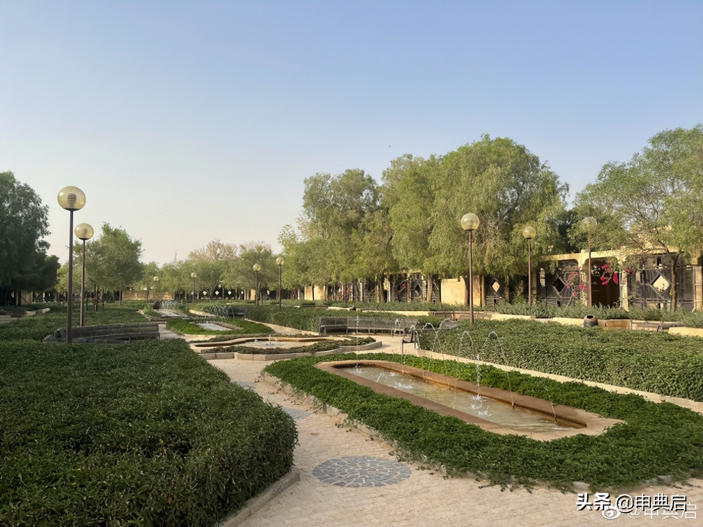 在沙特的精英白人汤姆斯，讲究到回家换三套衣服，入乡随俗也封斋