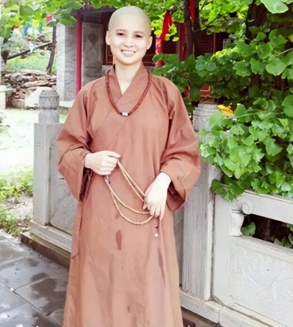 广东谭姓三姐妹遁入佛门,广东三姐妹出家传奇