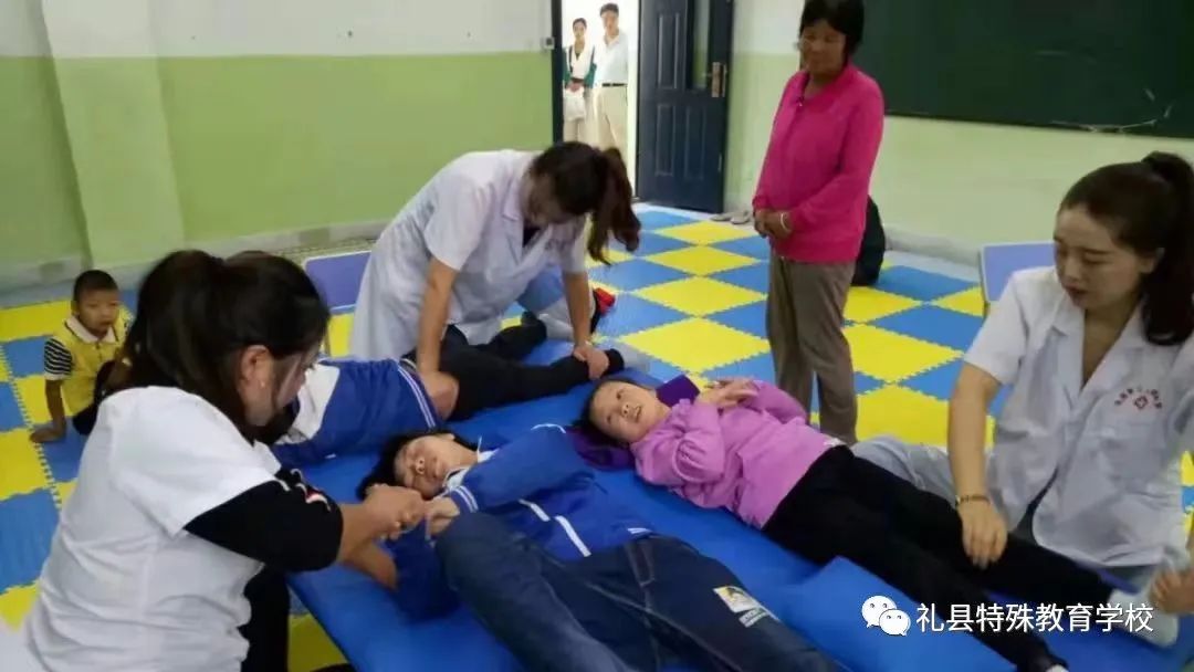 鐗规畩鏁欒偛瀛︽牎宸ヤ綔鍥炵湼,鐖卞績娴囩亴闈欏緟鑺卞紑