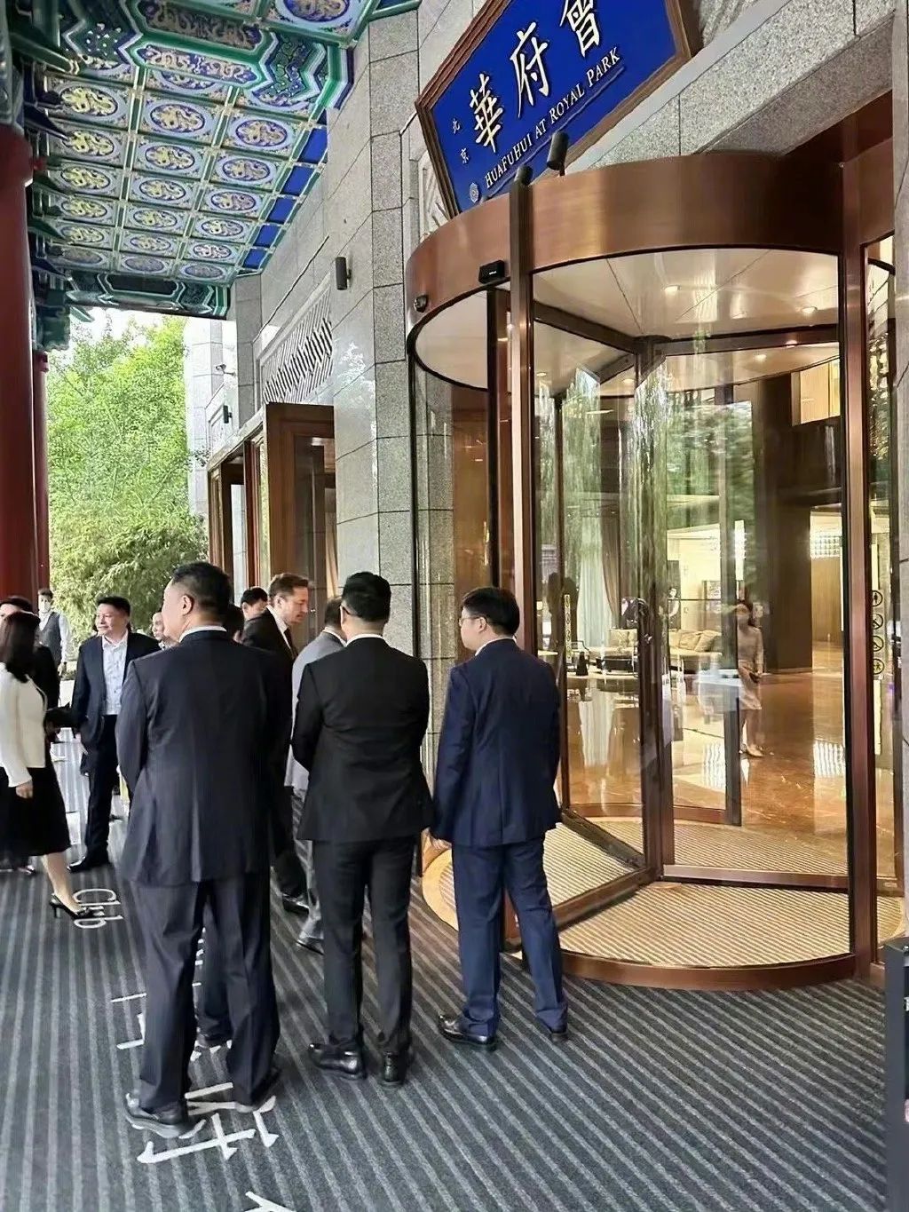 马斯克一年要飞25万公里,马斯克一年飞行记录