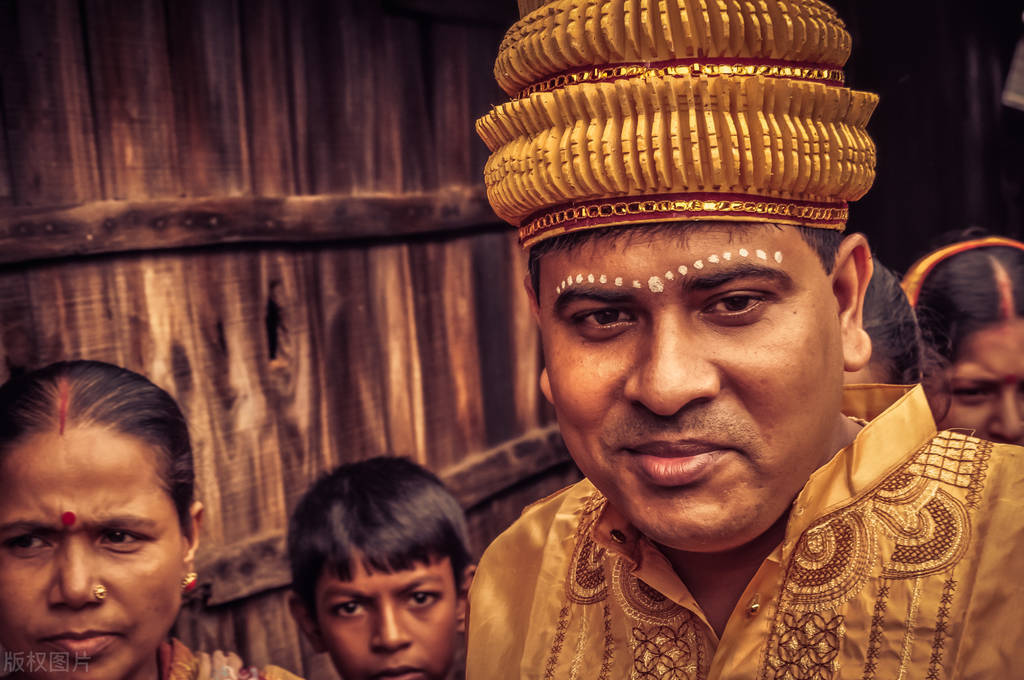 船到孟加拉，当地人送女儿给船员的婚俗要不得，船员善举让人感动