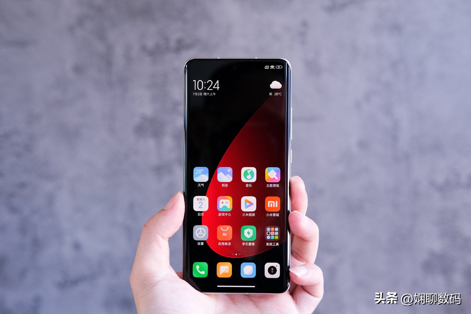 小米12S无奈离场，徕卡镜头+无线充电+经典小屏，骁龙8+依然能打