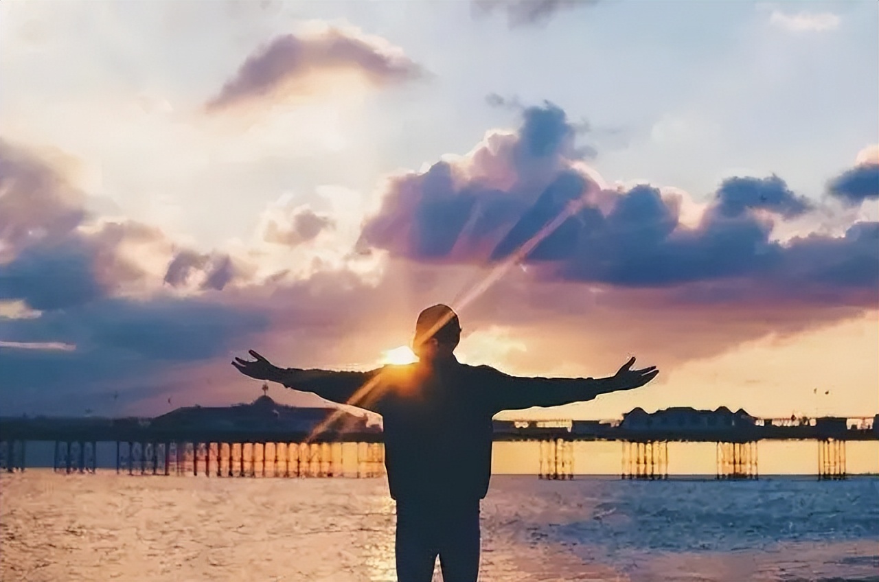 对于充满不确定的人生应该怎么过,人如何面对一个不确定性的世界