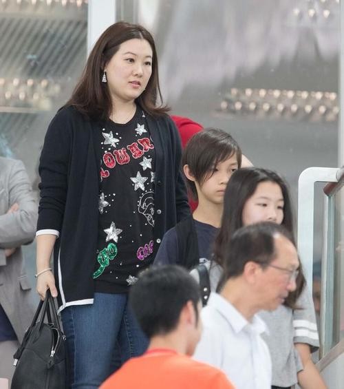 甘比豪门阔太日常,甘比从狗仔逆袭成为香港女首富