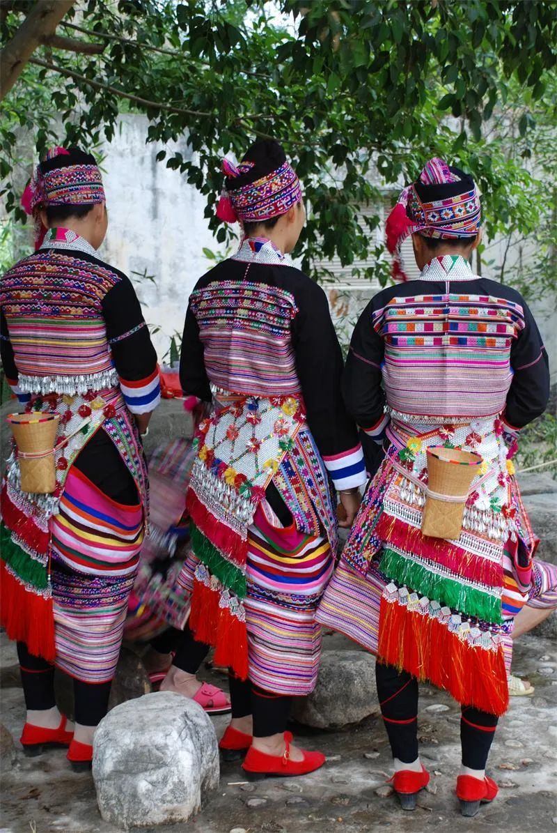 云南花腰傣服饰视频,云南玉溪新平花腰傣服饰