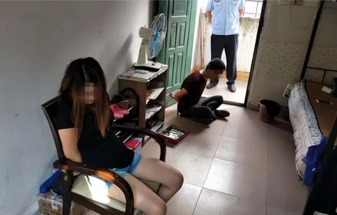 51岁大姐醉酒被人扛走,江苏51岁大姐醉酒被人扛走