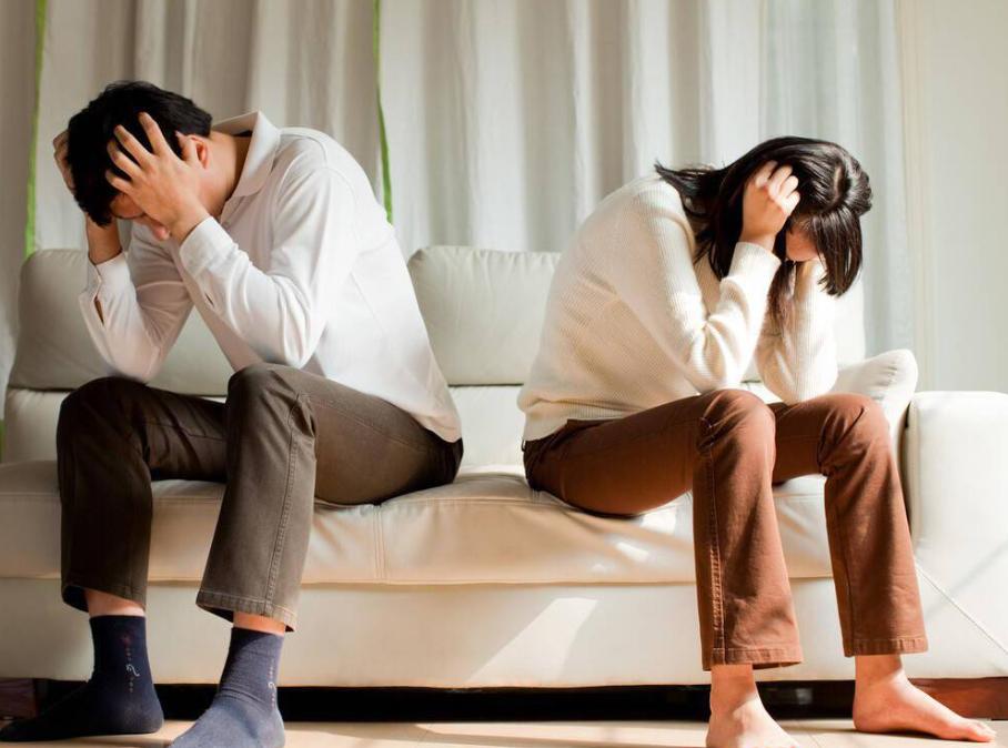 女性到了夜晚放屁多怎么回事,女性到了夜晚放屁多响怎么回事