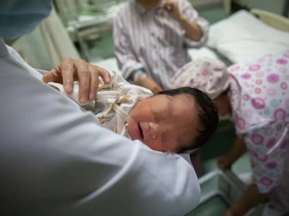 孕妇感染新冠出血,孕妇感染新冠后流血怎么办