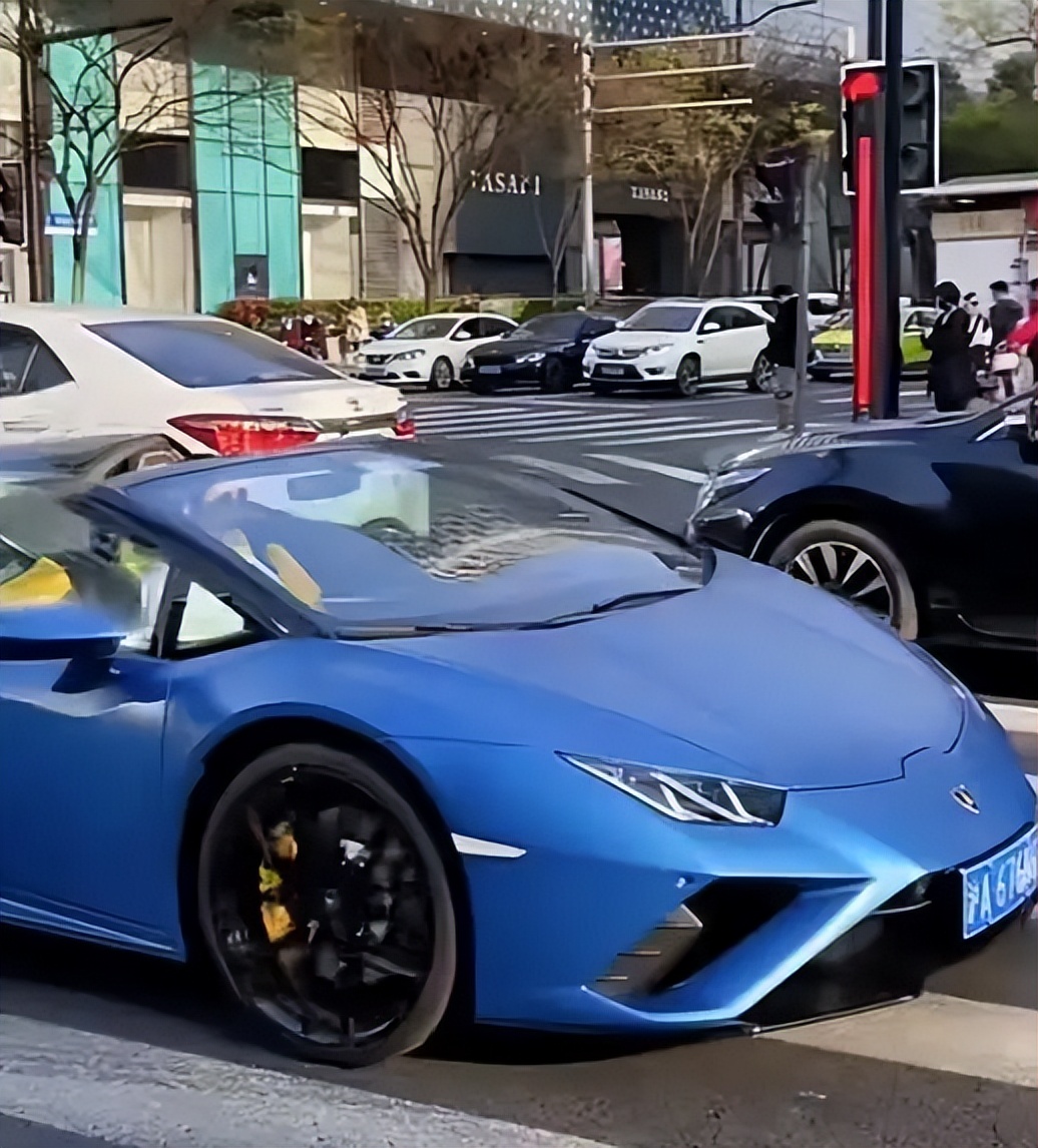 邓超：含金量最低的百亿影帝，和冯小刚结仇十年，坐拥4套豪宅