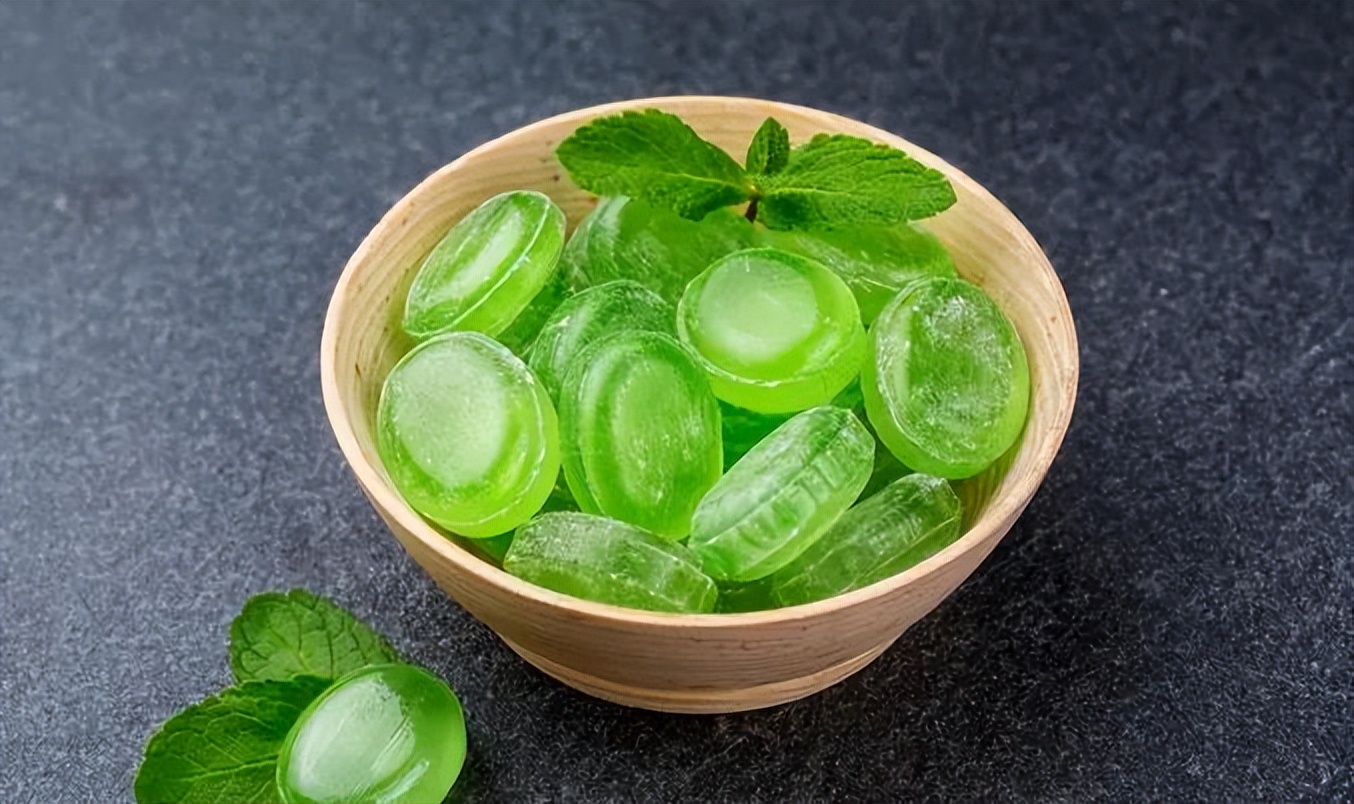 阳了嗓子疼服用什么药物,阳了嗓子疼适合吃点什么