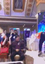 搞笑gif看着都提心吊胆还好没出事,搞笑gif表面稳中带皮实则慌中带急