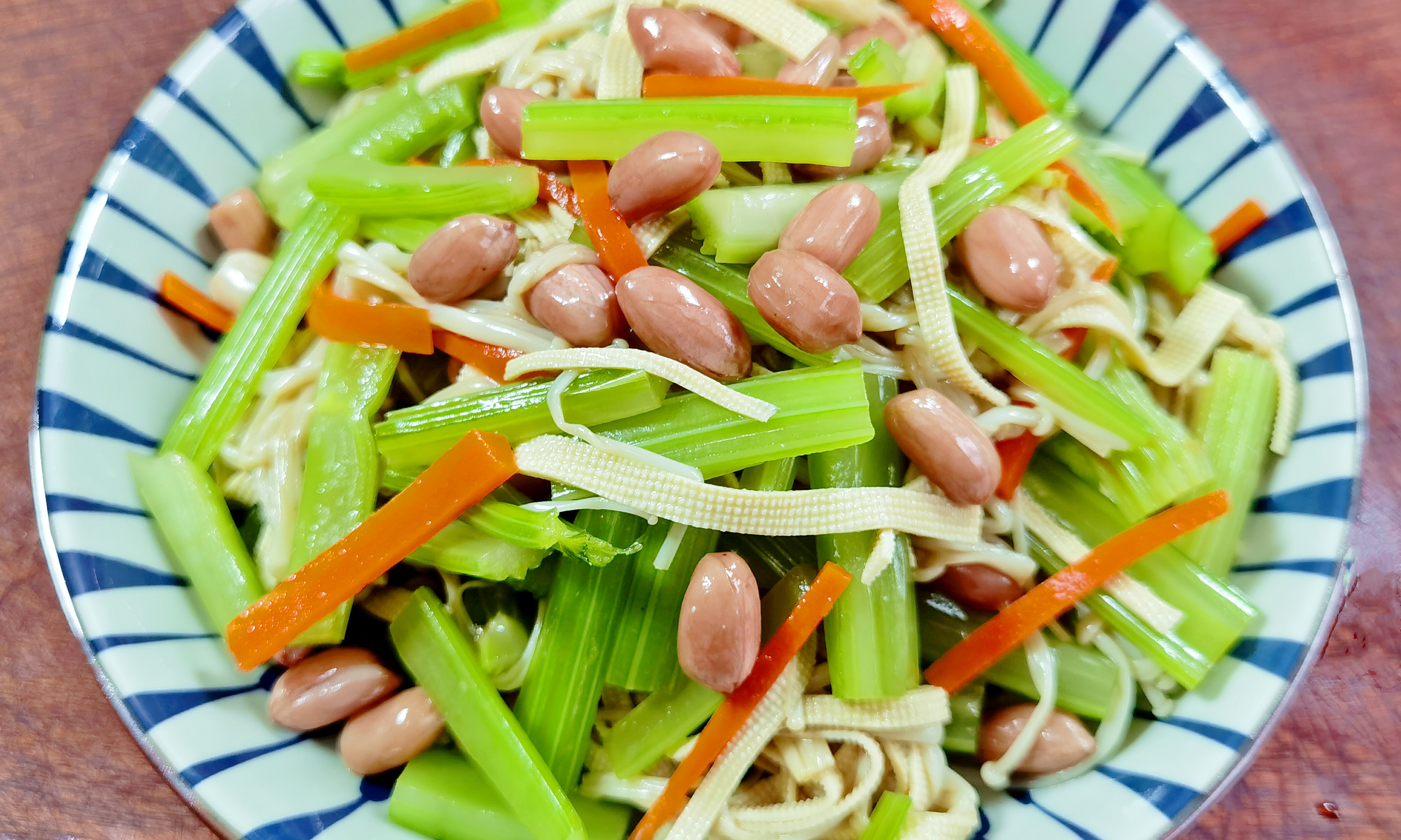 肝火旺失眠少吃什么食物,肝火旺失眠多吃这三种食物