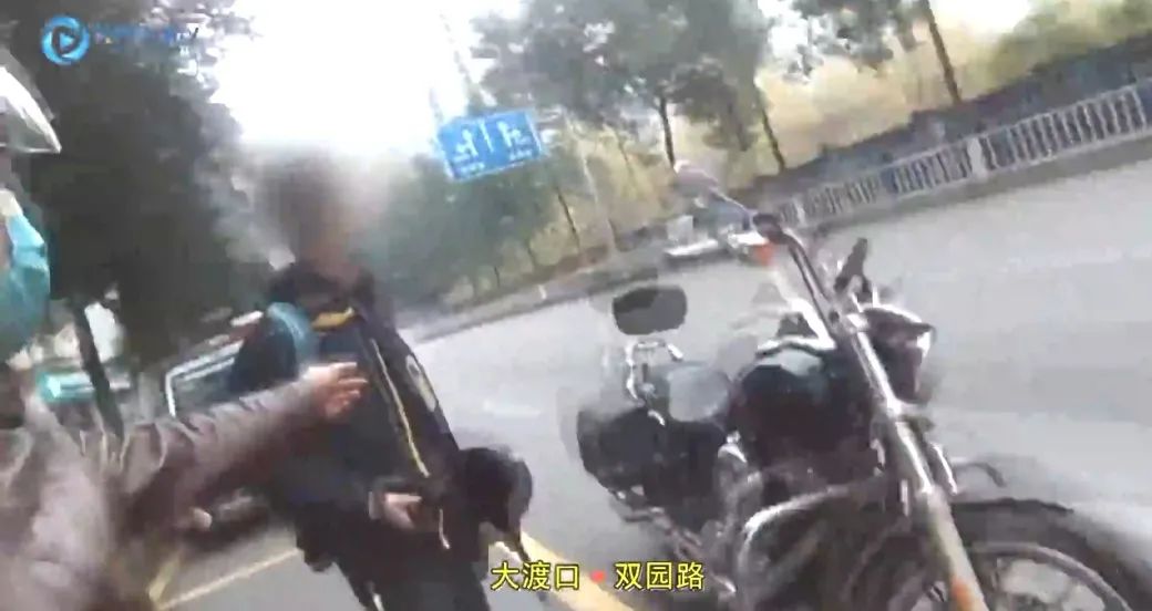 违法改装摩托炸街被查实时报道,派出所治理炸街摩托车