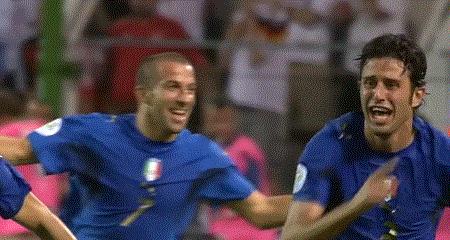 连续无缘世界杯的残酷事实是否让人更怀念02与06年的蓝衣军团？