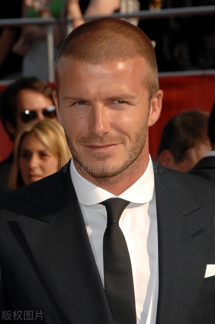 贝克汉姆：足球界的时尚先驱