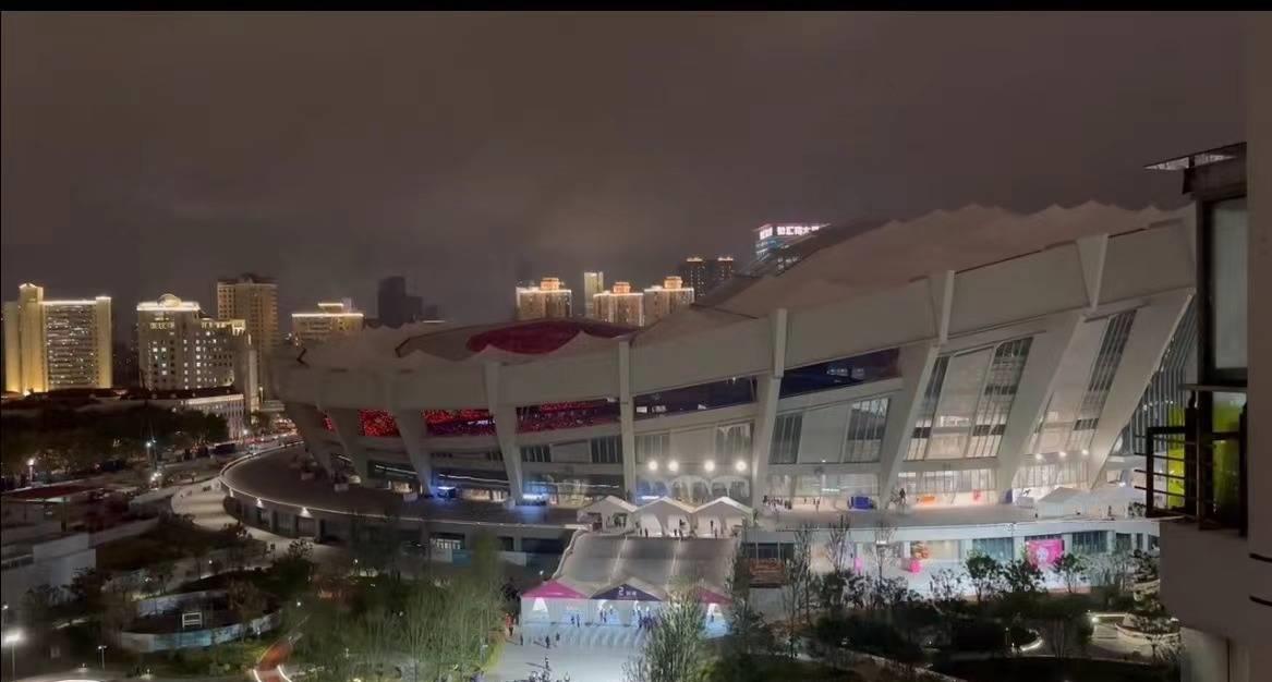 周杰伦屋顶地表最强演唱会,带你体验周杰伦演唱会