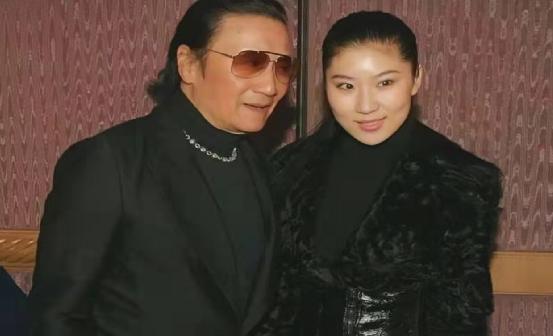 被84岁谢贤养了12年,被谢贤养了12年的coco