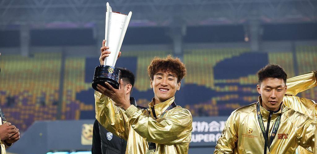 又有世豪留洋，足协开启青训第一章，球迷戏称有些球员是伪世豪