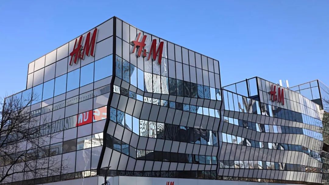 一股来自本土品牌的热风,吹散了国际快时尚品牌的中国市场