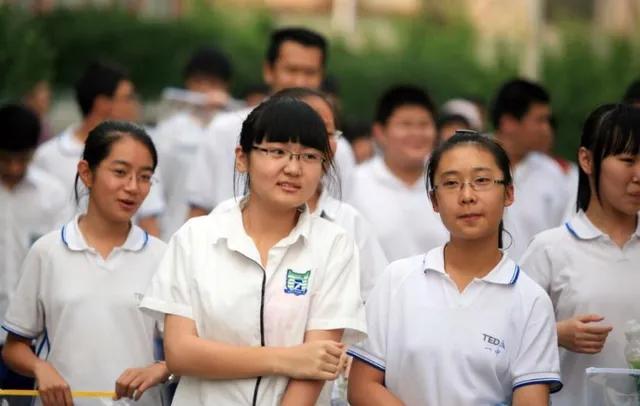 成绩不好是上私立高中还是读技校,以后孩子考不上高中就上技校吗