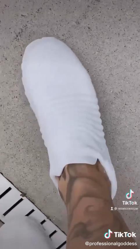 美国女子网售重口垃圾：灰尘脏水，指甲舌苔，真有人高价买？