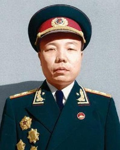 你爱人在做什么？刘亚楼回答后，毛主席潸然泪下：不准再说这种话