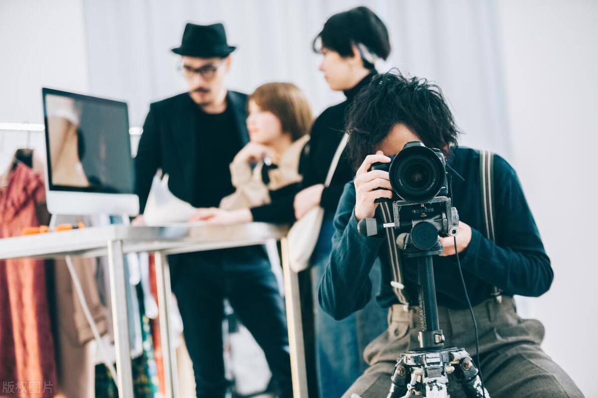 摄像师和摄影师的区别是啥,摄像师和摄影师是一个意思吗