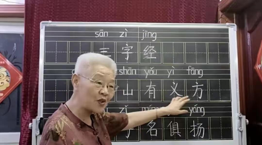 她一夜爆红，被央视点名表扬，20天涨粉200万：凭什么？