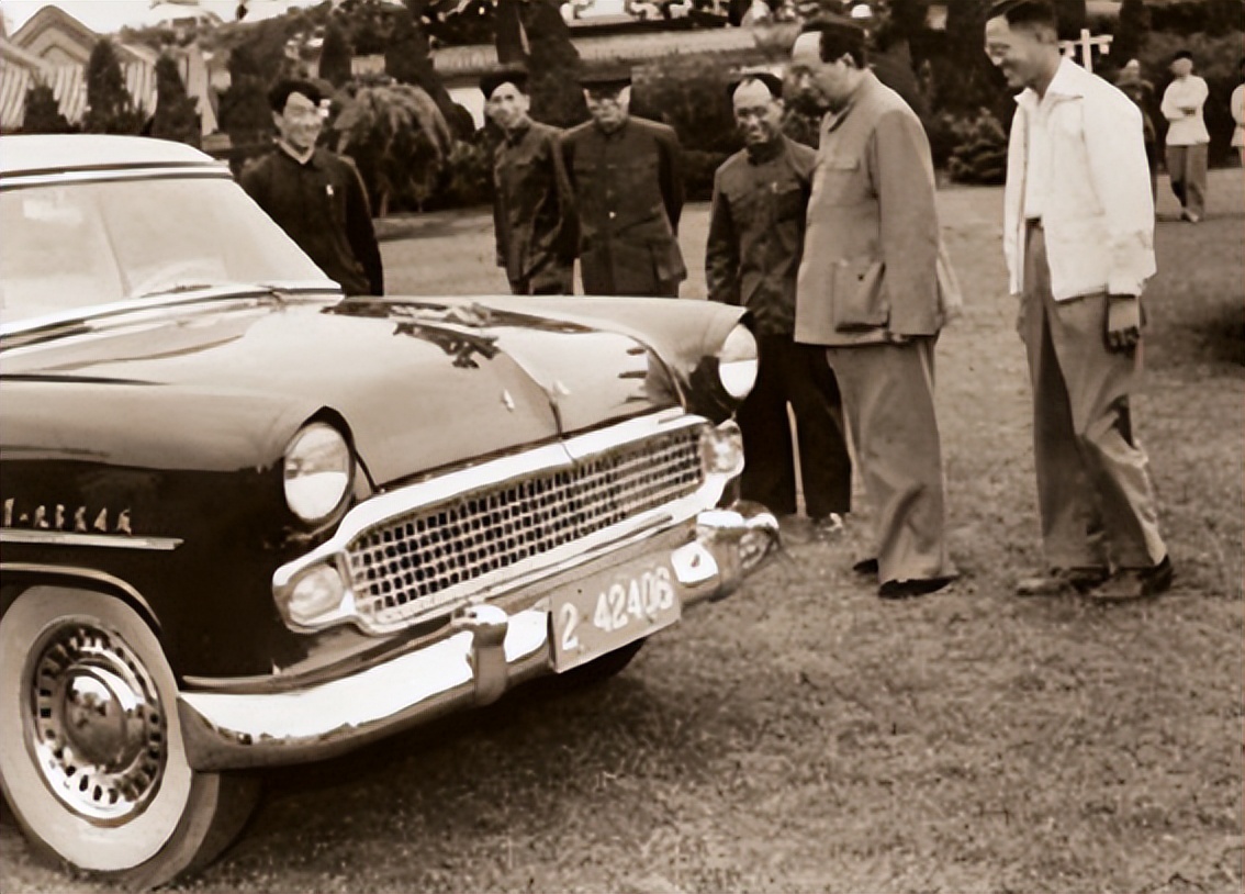 毛主席游孔林，突听“砰”一声响，他问孔子后人：这里常打枪吗？