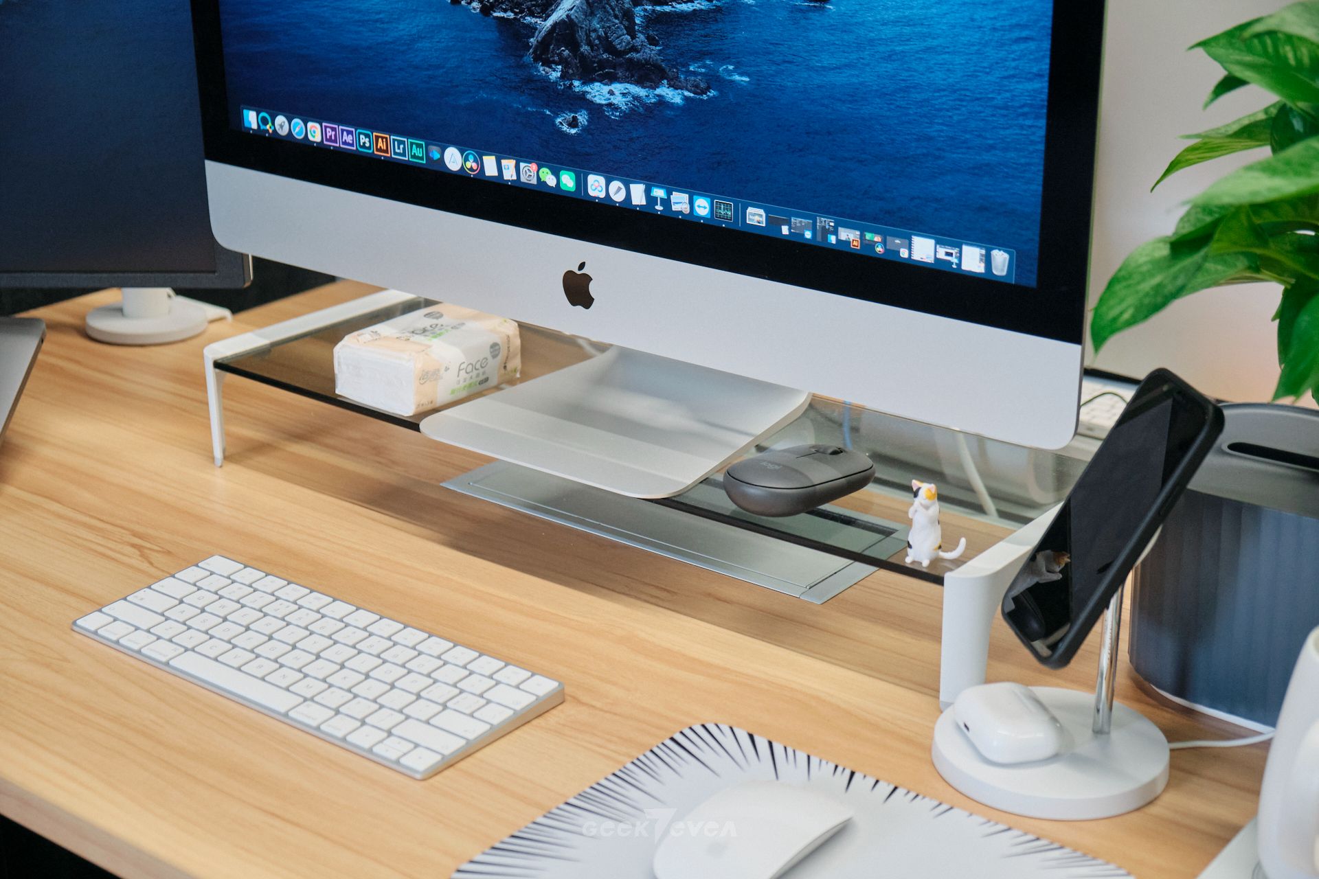 工位办公桌布置,给自己布置一个温馨的工作环境