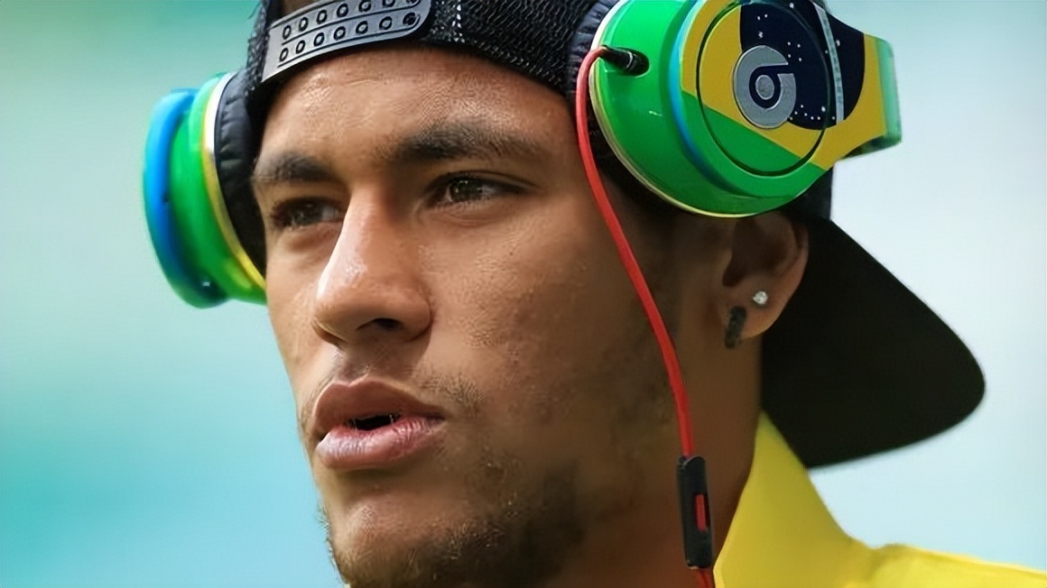 苹果当靠山，却沦为地摊货！身价200亿的顶流，还能翻身吗？