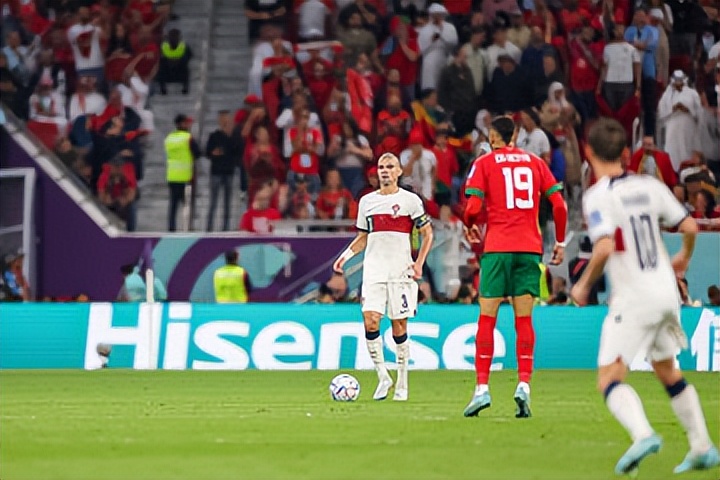 葡萄牙不敌摩洛哥无缘四强，阿根廷裁判漏掉球队点球，赛后被质疑