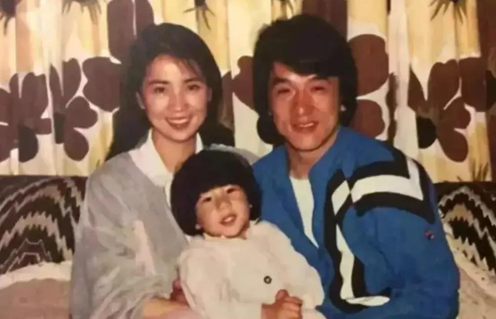 成龙谈房祖名监狱生活,成龙谈房祖名接放学