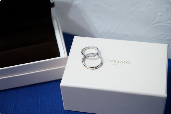 钻戒戒圈可以调整吗,钻戒改圈号后钢印不见了