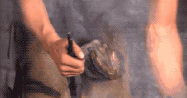 马为什么要钉马蹄铁,给马钉马蹄铁的视频