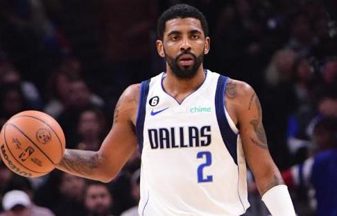 凯里欧文白色独行侠球衣,独行侠凯里欧文炸球后撤三分