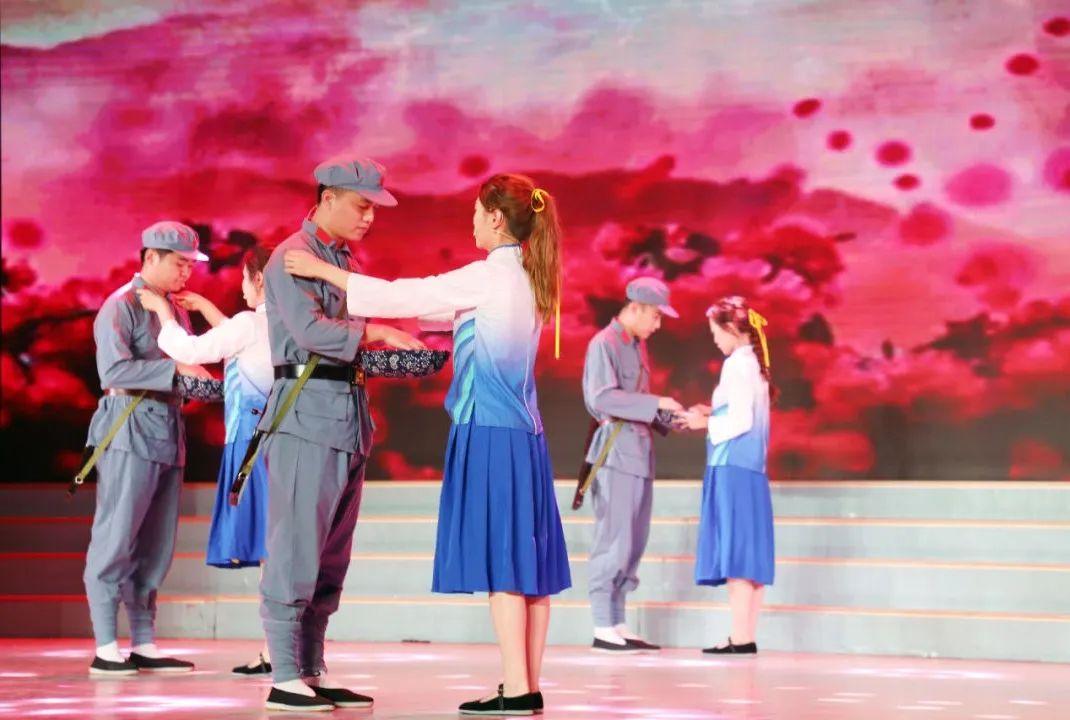 奋进新征程海化*党**旗红——山东海化集团举行庆祝中国*产党共**成立102周年职工文艺演出