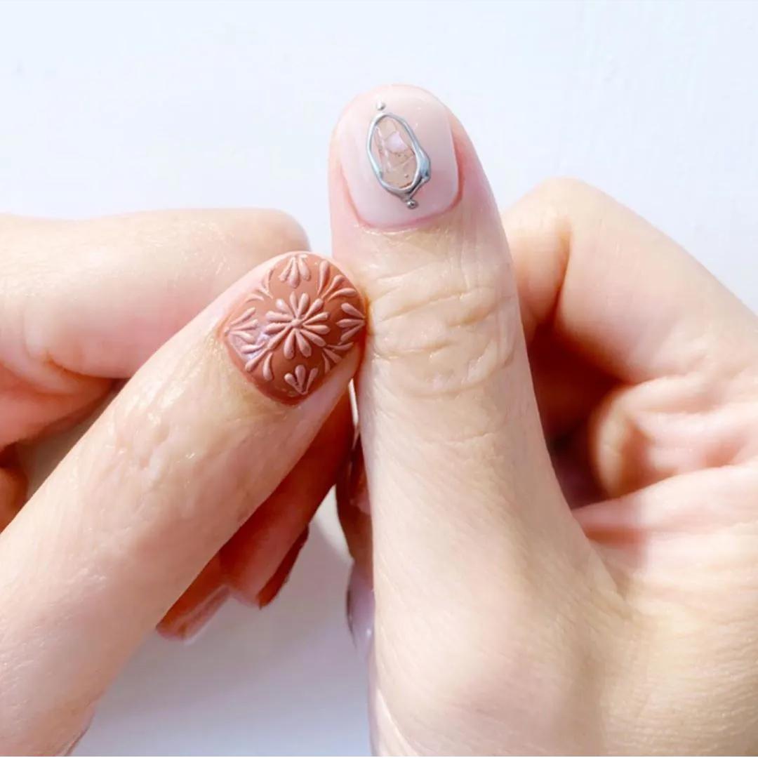 美甲如何上光疗又快又好,怎么做光疗美甲指甲才不容易掉