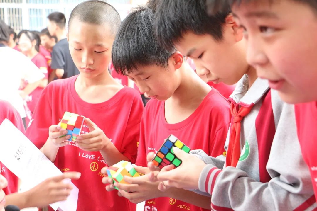 万二小举行2016级毕业典礼暨毕业班综合素质拓展活动