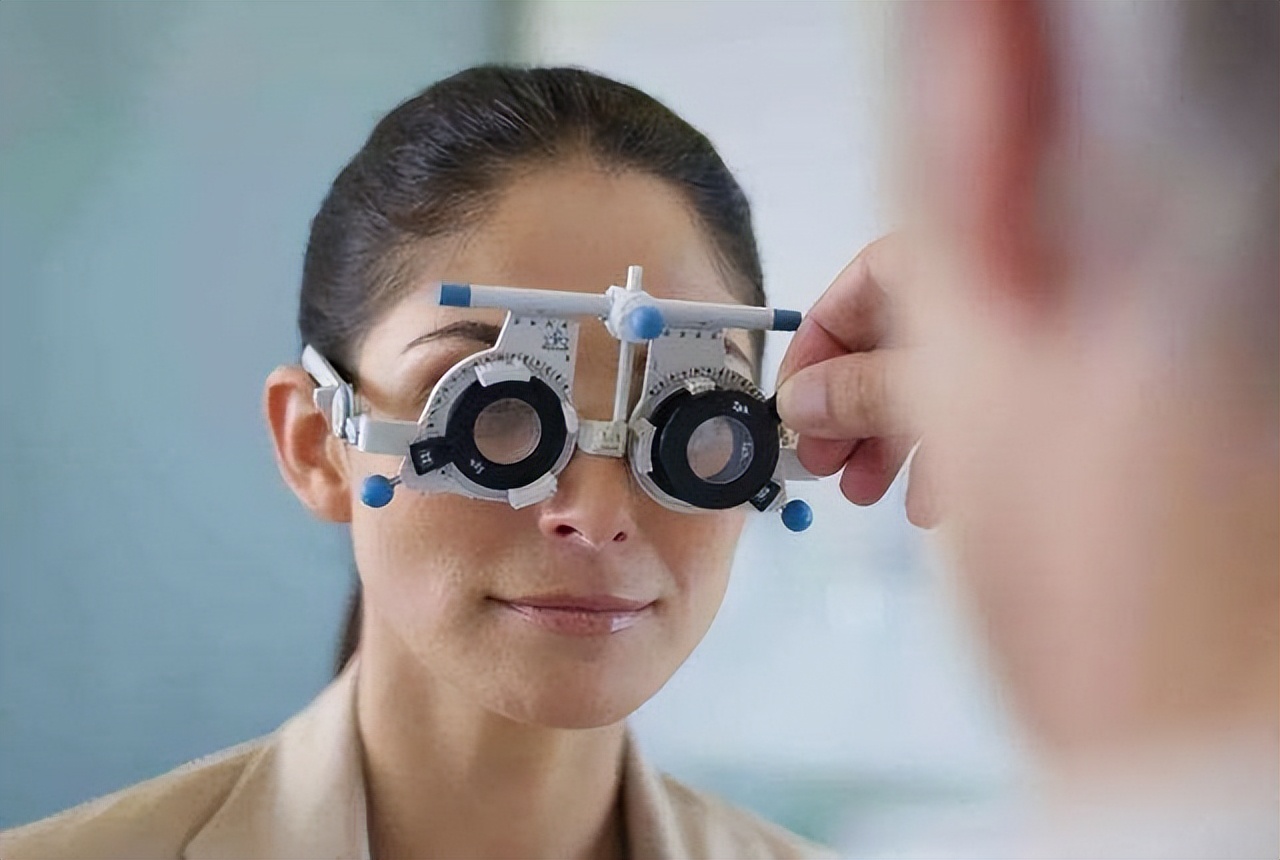 近视眼900度激光手术后遗症,近视眼激光治疗后有后遗症吗