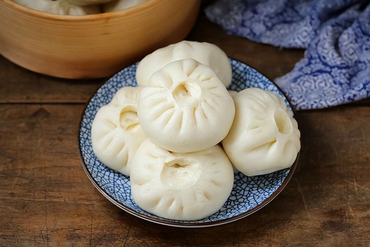 蒸包子馍是冷水蒸好或是开水蒸好,蒸包子冷水上锅蒸还是开水上锅蒸