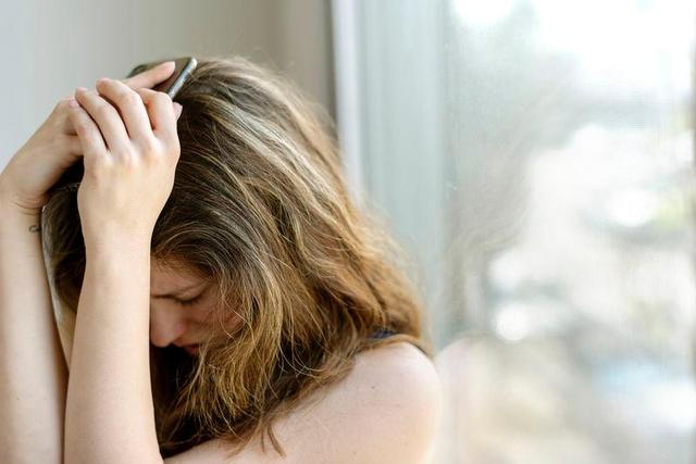 为什么白头发没有营养长得快,为什么白头发不断长