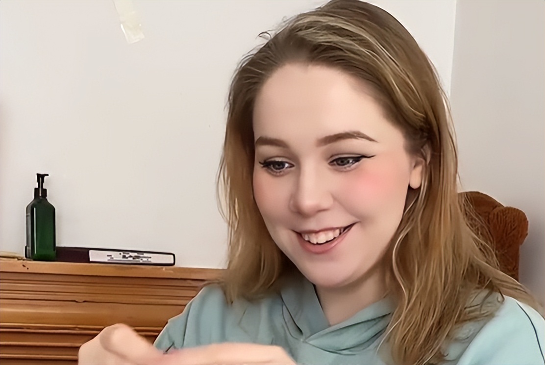 俄罗斯美女嫁给东北3婚男人，夫妻恩爱，网友感慨：他太幸运了