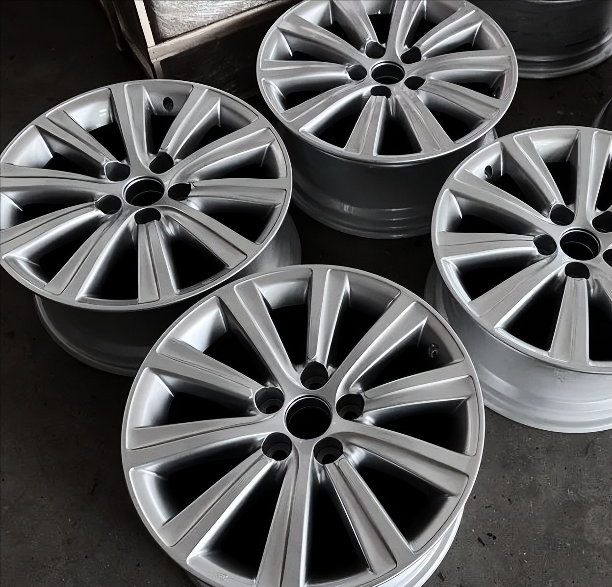 13代半皇冠底盘松散回炉重造,十三代皇冠彻底整备