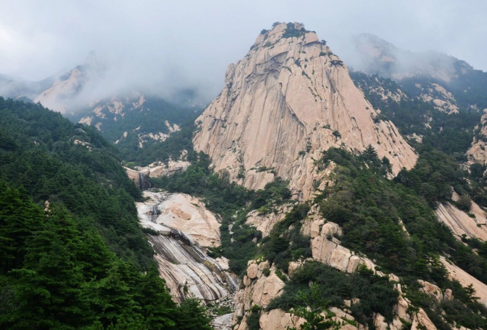 世界上最深的湖泊贝加尔在哪个洲,世界最深的湖叫贝加尔湖